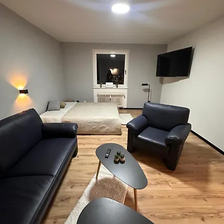 Fuer Monteure Mit 2 Schlafzimmern Und Balkon In Celle! *
