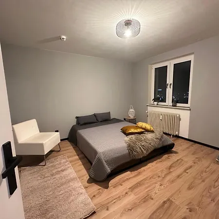 Fuer Monteure Mit 2 Schlafzimmern Und Balkon In Celle! Appartamento
