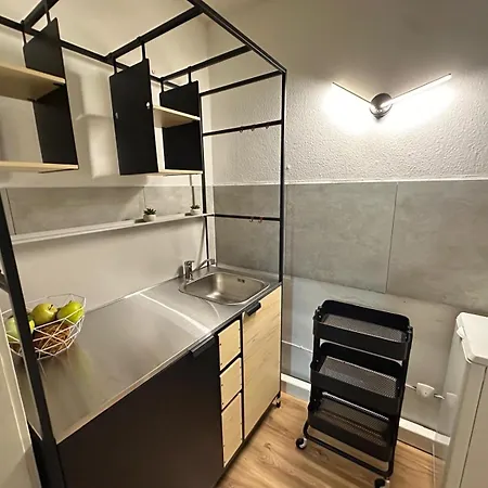 Appartamento Fuer Monteure Mit 2 Schlafzimmern Und Balkon In Celle! *