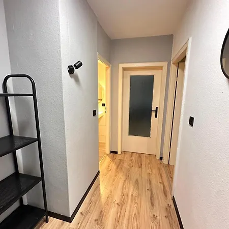 Fuer Monteure Mit 2 Schlafzimmern Und Balkon In Celle! Appartamento