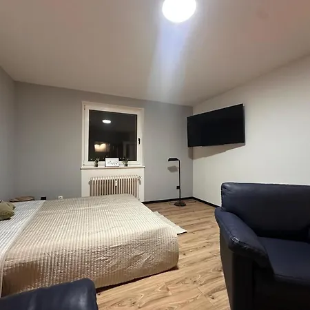 Appartamento Fuer Monteure Mit 2 Schlafzimmern Und Balkon In Celle!